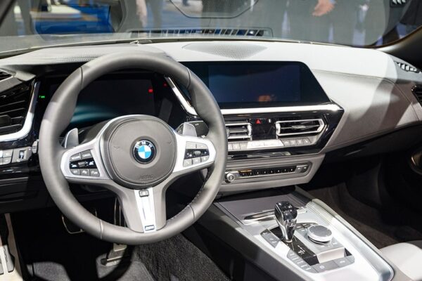 BMW, 화재 위험으로 20만 대에 육박하는 차량 리콜 실시, 소유주들에게 외부 주차 권장