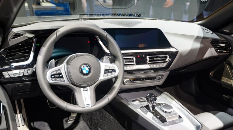 BMW, 화재 위험으로 20만 대에 육박하는 차량 리콜 실시, 소유주들에게 외부 주차 권장