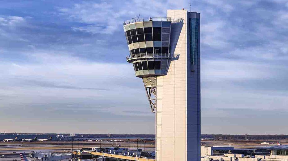 항공 업계, 정부 폐쇄로 항공 운항 차질과 항공 시스템 과부하 가능성에 대한 우려 제기