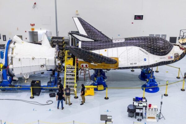 Sierra Space의 우주비행기는 NASA 계약 변경 후 재창조에 직면해 있습니다.