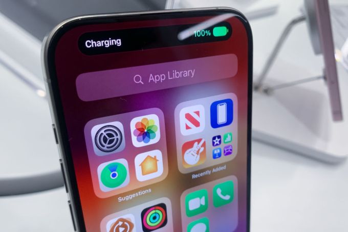 Apple still has time to correctly implement AI.