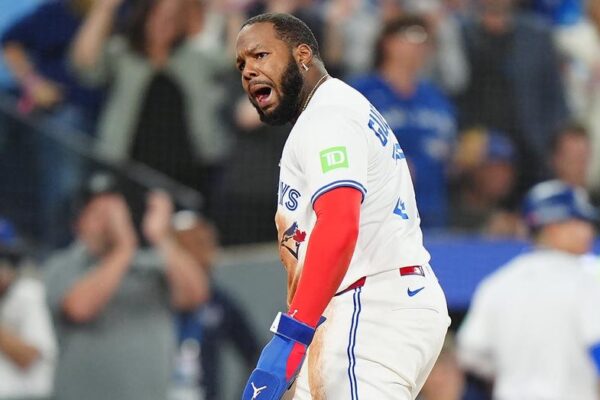 Blue Jays clinch pivotal victory against Mariners, setting up a decisive Game 7.