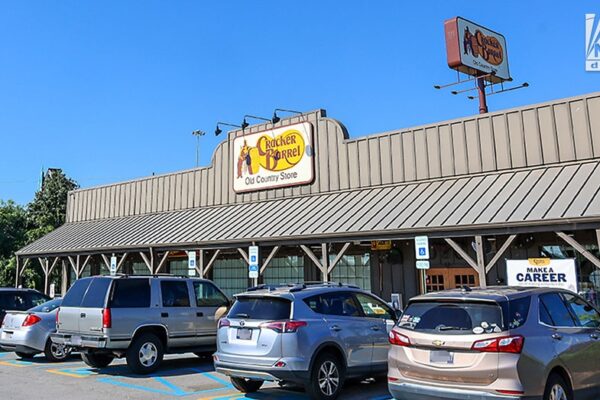 Cracker Barrel, 컨설팅 업체 Prophet, 주요 브랜드 변경에 대한 고객 항의 이후 해고