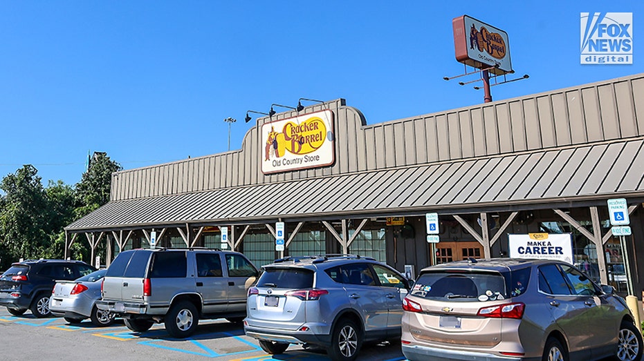 Cracker Barrel, 컨설팅 업체 Prophet, 주요 브랜드 변경에 대한 고객 항의 이후 해고