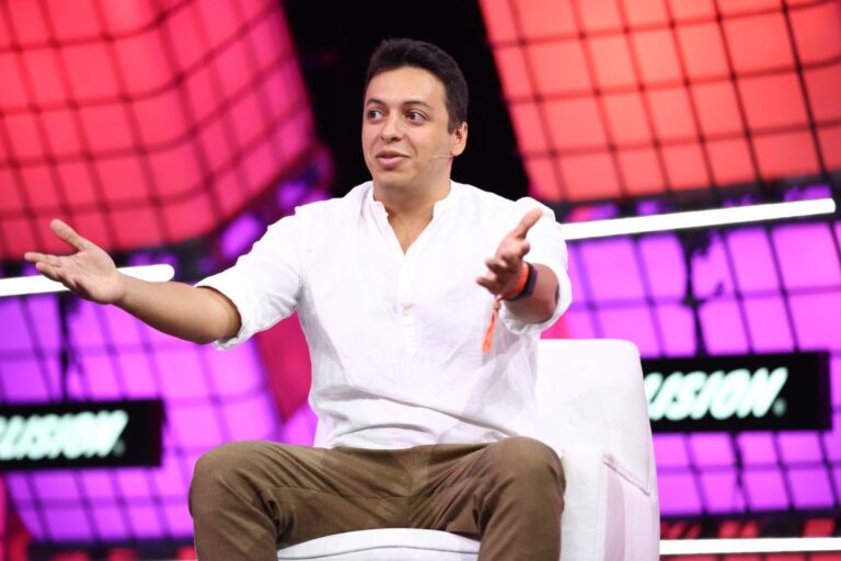 Deel achieves a $17.3B valuation, securing $300M in funding from prominent venture capital firms.