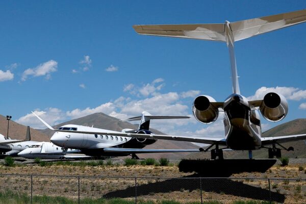 개인 제트기 인도는 향후 10년 동안 최고치를 경신할 것으로 예상됩니다.