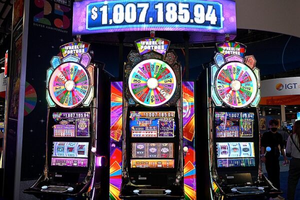 네바다 주민, 3달러를 걸고 'Wheel of Fortune' 프로그레시브 슬롯에서 백만 달러 잭팟을 터뜨렸습니다.