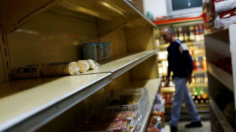 라틴 아메리카 사회주의 시도, 경제 파탄과 빈곤의 끔찍한 자취를 드리우다