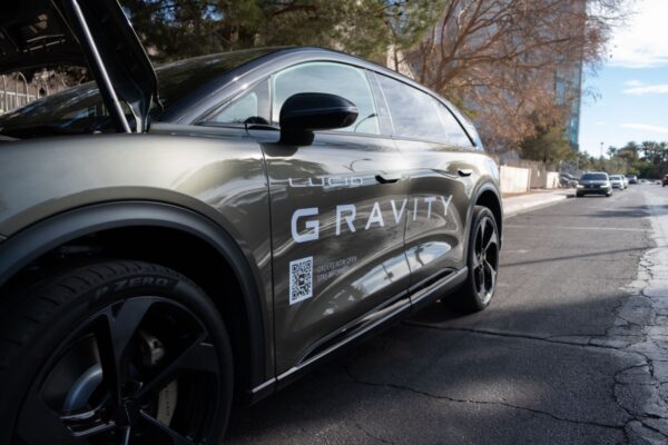 루시드 모터스는 Gravity 판매량 증가 및 세금 공제 종료로 인해 최고 기록을 달성했습니다.