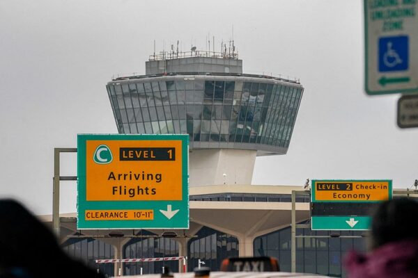미국 주요 공항들, 정부 폐쇄에 따른 지상 통제 및 항공편 운항 지연 발생