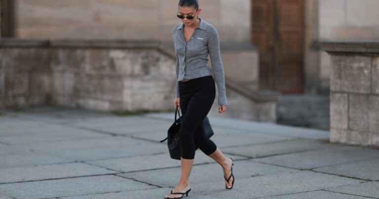 자신감과 스타일을 돋보이게 해 줄 17가지 힙업 레깅스를 만나보세요.