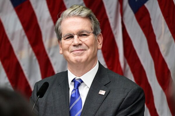 재무부는 트럼프 정부에서 연방 지출 절감의 진척을 선전합니다.
Treasury promotes advances in lowering federal expenditures during the Trump era.