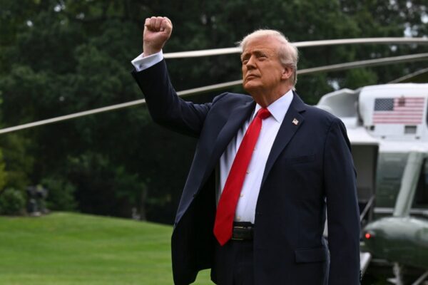 트럼프, 11월 기점으로 중국 제품에 100% 관세 폭탄 예고