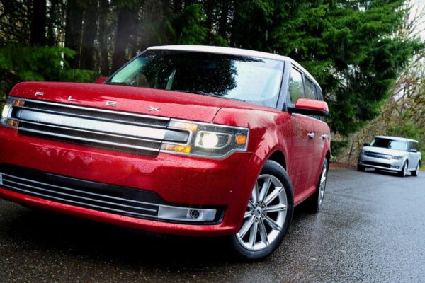 포드가 후방 카메라 결함으로 인해 차량 140만 대를 회수합니다.