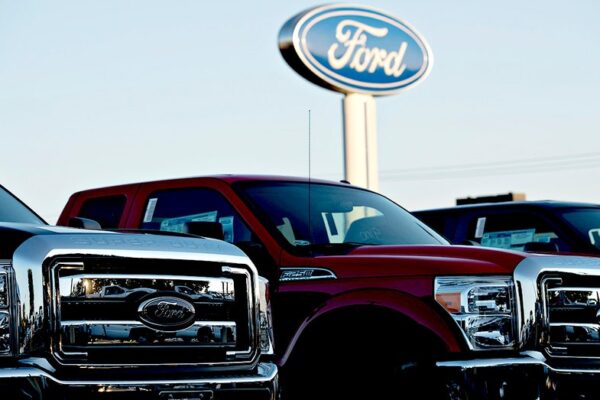 포드는 연말까지 4개월을 남겨두고 2025년에 103건의 안전 리콜을 발표했습니다.