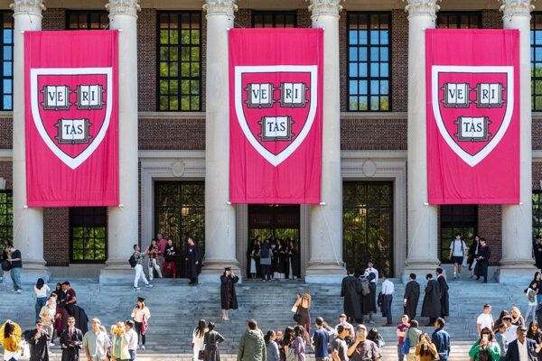 Harvard convenes discussion on mending political rifts with all-Democrat panel and NAACP headliner.