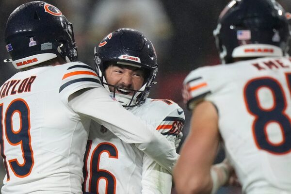 Jake Moody boots decisive field goal in initial outing for Bears.