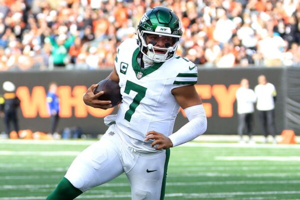 Jets' Justin Fields discloses the reason he was 'crying on the ground' in the closet before his first victory of the season.