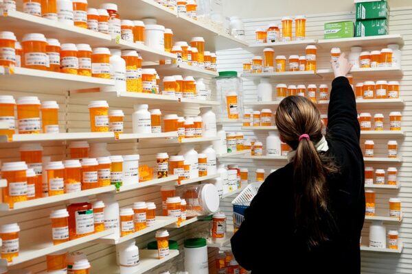 More than 140,000 bottles of a widely used cholesterol medication have been recalled.