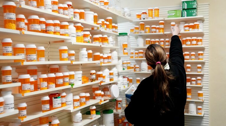 More than 140,000 bottles of a widely used cholesterol medication have been recalled.