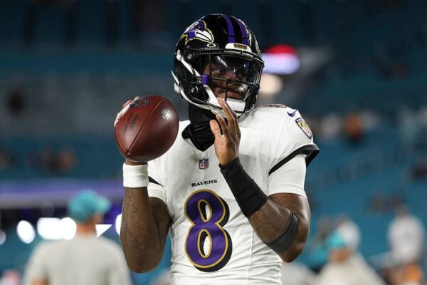 Ravens' Lamar Jackson dazzles Dolphins, throwing 4 TDs in triumphant return following injury