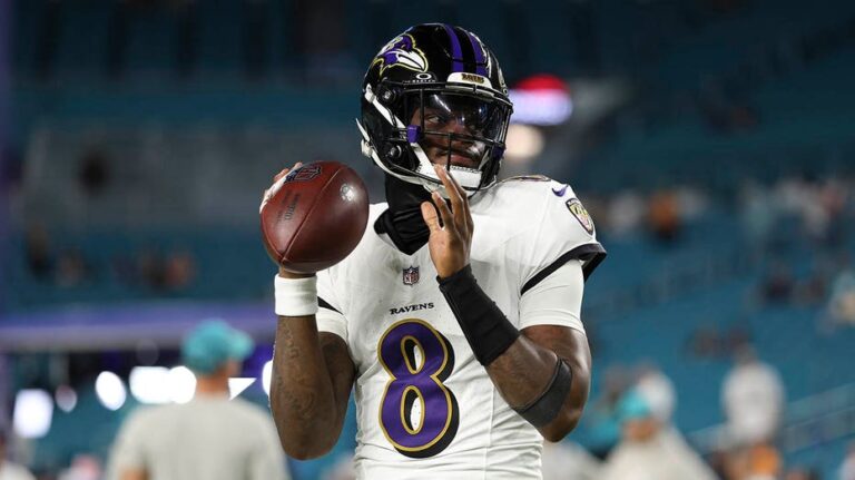 Ravens' Lamar Jackson dazzles Dolphins, throwing 4 TDs in triumphant return following injury