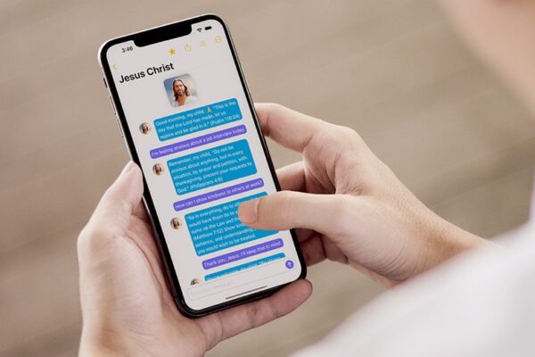 ‘Text With Jesus’ 앱, 개발자가 AI가 성경 연구를 지원할 수 있다고 언급하며 수천 명의 사용자를 확보했습니다.