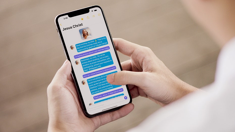 ‘Text With Jesus’ 앱, 개발자가 AI가 성경 연구를 지원할 수 있다고 언급하며 수천 명의 사용자를 확보했습니다.