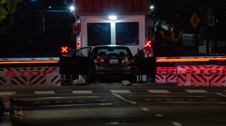 Vehicle strikes White House barrier, suspect apprehended: authorities