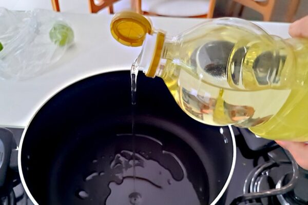 A new study suggests America's most widely used cooking oil could be associated with weight gain