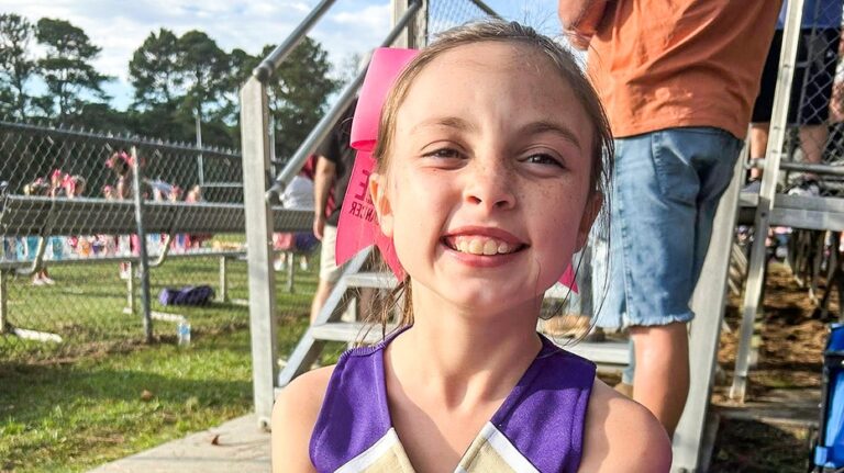 Alabama teenager strikes dog to rescue 9-year-old girl from attack.