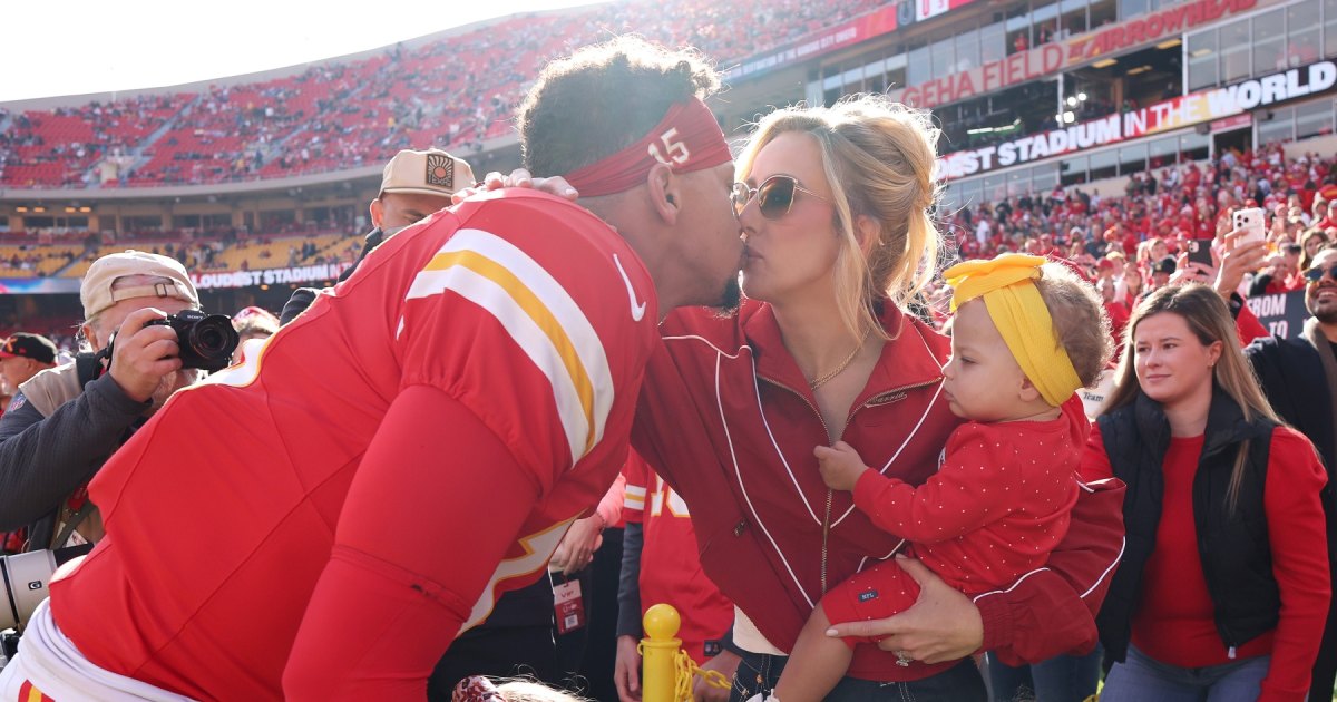 Brittany Mahomes' Thanksgiving Chiefs Game Day Look Turns Heads