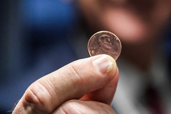 미국 재무부가 마지막으로 주조한 5개의 1센트 동전이 엄청난 입찰 경쟁을 불러일으킬 가능성이 있다.