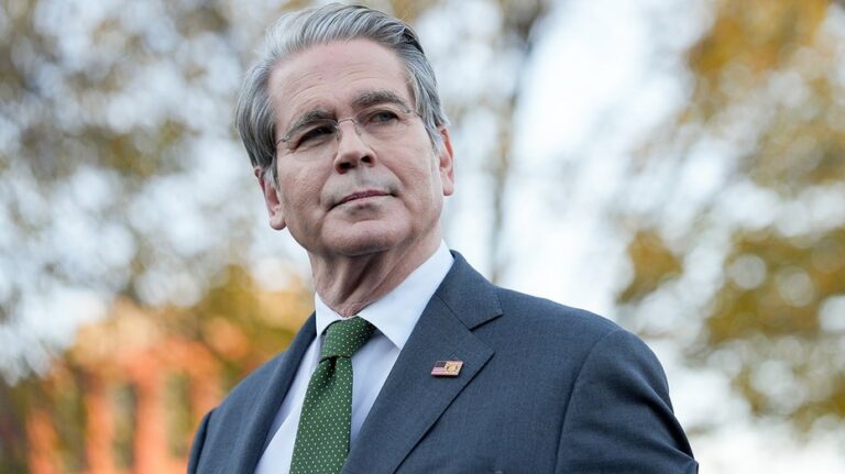 베센트 재무장관, 트럼프 대통령의 2,000달러 지급 고려에 “최악의 시나리오” 우려 표명