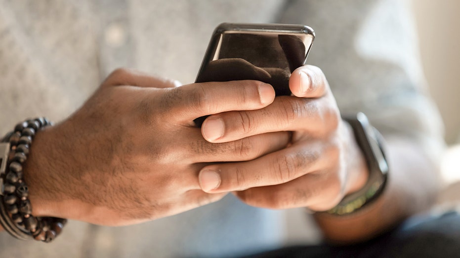 새로운 연구에 따르면 AI 챗봇은 반유대주의 음모를 퍼뜨리는 데 효과적인 것으로 밝혀졌습니다.