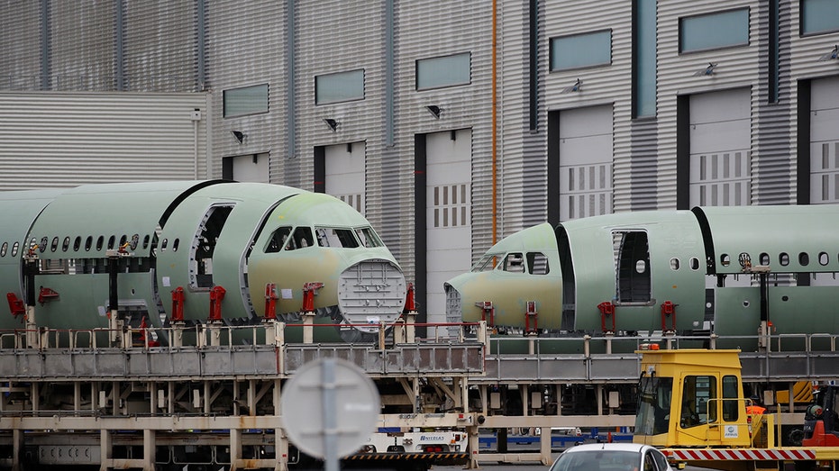 에어버스는 미국에서 가장 큰 휴가 시즌 주말 동안 전 세계적으로 6,000대의 항공기에 즉각적인 수리 명령을 내렸습니다.
