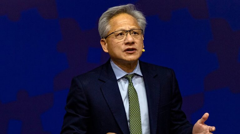 엔비디아 CEO, AI 칩 수출 제한 속에서도 미-중 관계 회복 강조: '수익에 필수적'