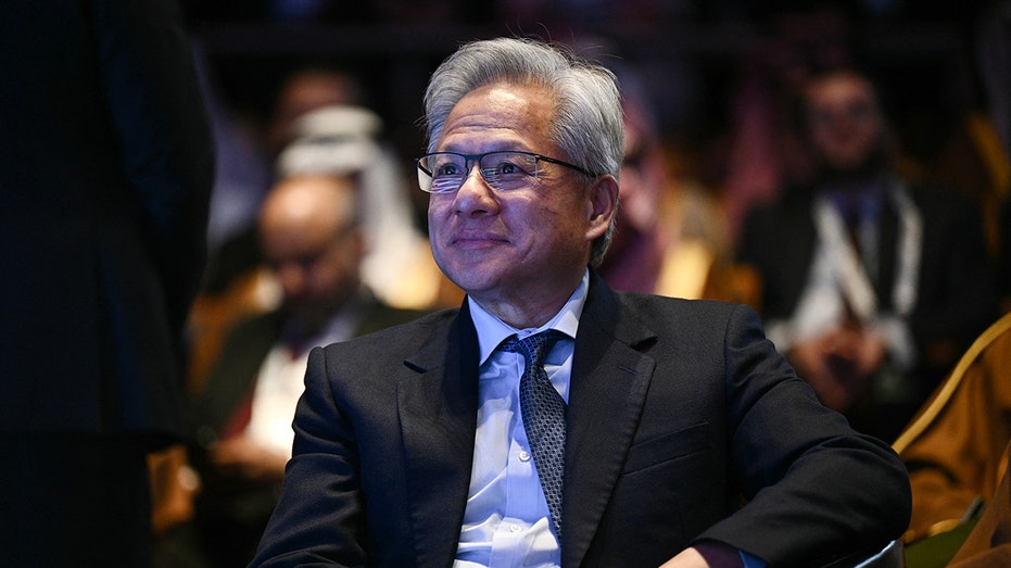 엔비디아 CEO, 호실적 발표 후 '미친 듯이 훌륭한' 4분기 전망 제시하며 AI 거품 논란 일축