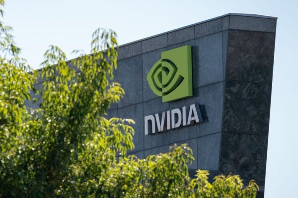 엔비디아, 미국의 AI '산업 혁명'을 선도하며 핵심 제조 행보