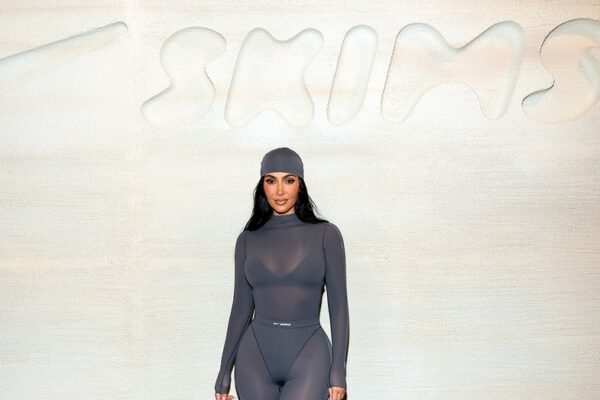 킴 카다시안의 Skims, 2억 2,500만 달러의 상당한 신규 자금 확보로 기업 가치 50억 달러에 도달