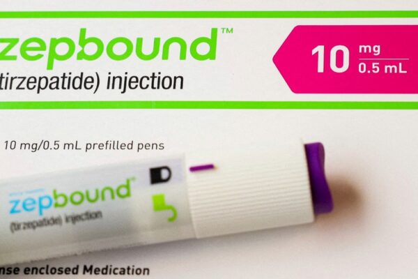 트럼프, 제약사들과 살 빼는 약 가격 낮추기로 합의 발표