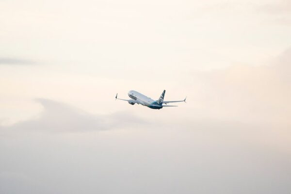 항공사, 공항 인근 파이프라인 누출 발생, 추수감사절 연휴 여행 차질 막고자 연료 공급 중단 및 비상 대책 가동
