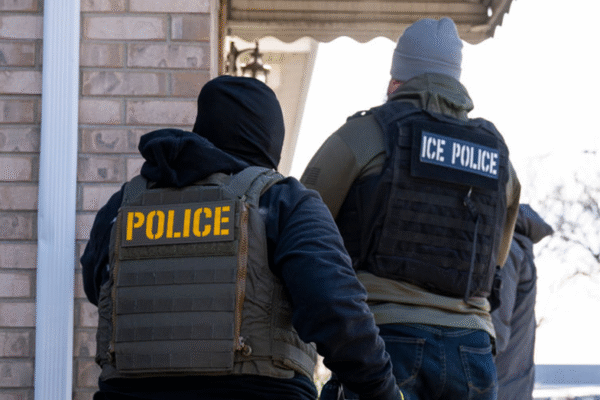 Illinois legislators approve measure prohibiting ICE immigration enforcement actions in proximity to judicial buildings.