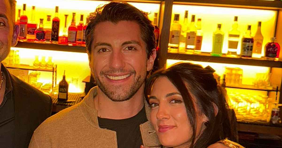 Jason Tartick is seeing Kathryn Hurley, who established a dog rescue, following an adorable initial encounter.