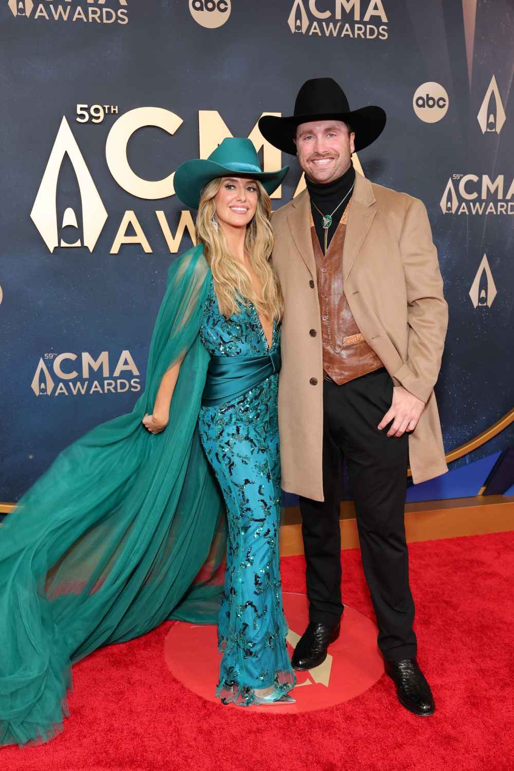 Lainey Wilson and her fiancé, Duck Hodges, subtly coordinated their looks at the 2025 CMAs.