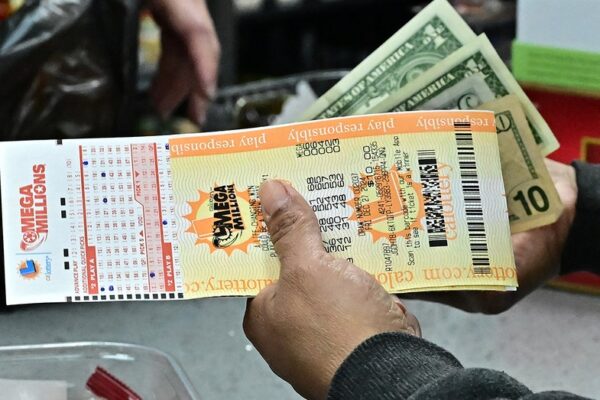 `Mega Millions 잭팟, 8억 달러 이상으로 상승`