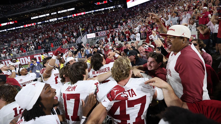 Oklahoma triumphs over Alabama, sustaining playoff aspirations.