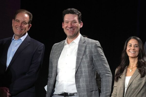 Tony Romo's strange sounds during NFL coverage spark backlash.