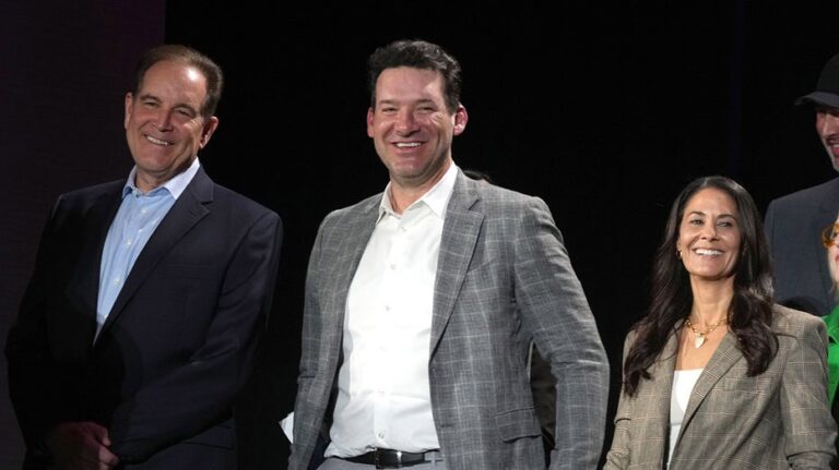 Tony Romo's strange sounds during NFL coverage spark backlash.