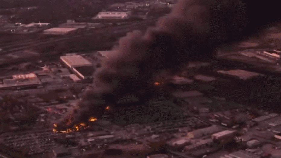 UPS와 FedEx의 지상 MD-11 항공기, 루이빌에서 발생한 비극적인 항공기 추락 사고의 여파